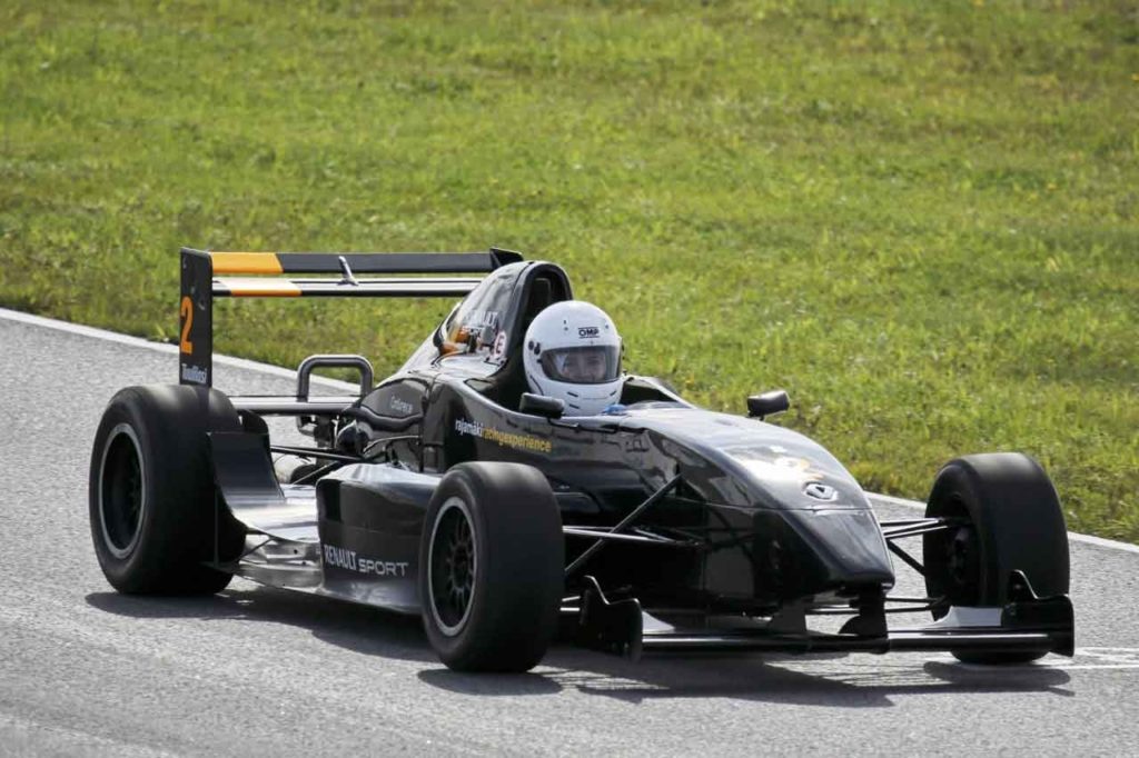 Kund kör Formel Renault 2000